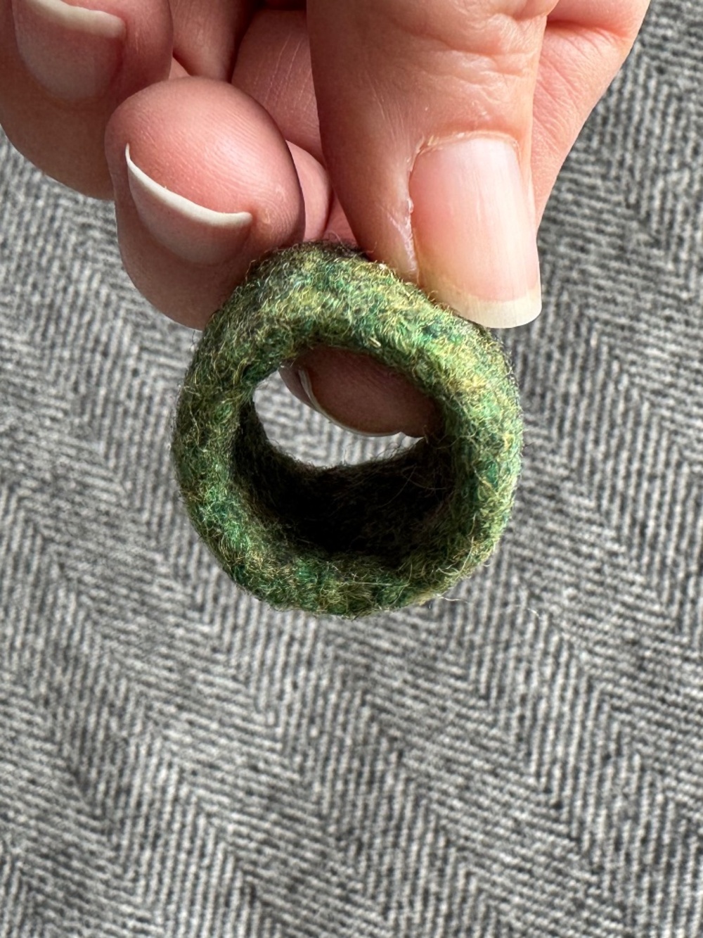 NWOT, HANDMADE FELT RING WITH HEART - Picture 4 of 6